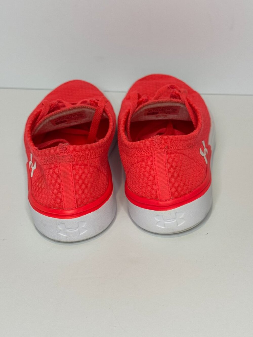 Under Armour Pink Sneakers Size 6Y / Women’s 7.5-8 Athletic Shoes Low Top - Picture 4 of 7